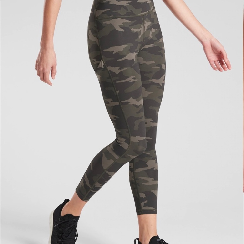 Athleta Ultimate Pocket leggings olive Camo S